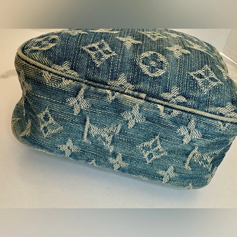 Louis Vuitton Monogram Denim Camera Bag - Picture 7 of 15